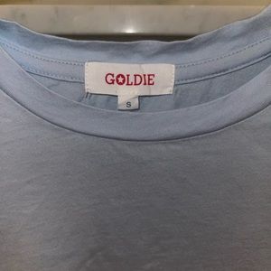 Goldie tee.